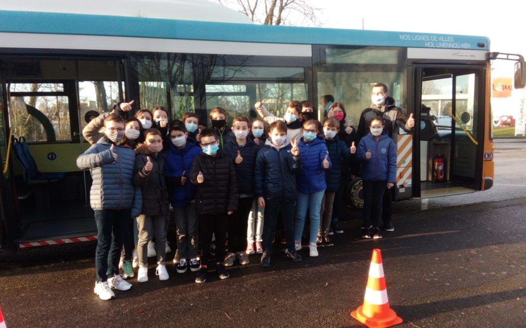 Intervention de la QUB au collège pour une action de sensibilisation à la sécurité dans les transports